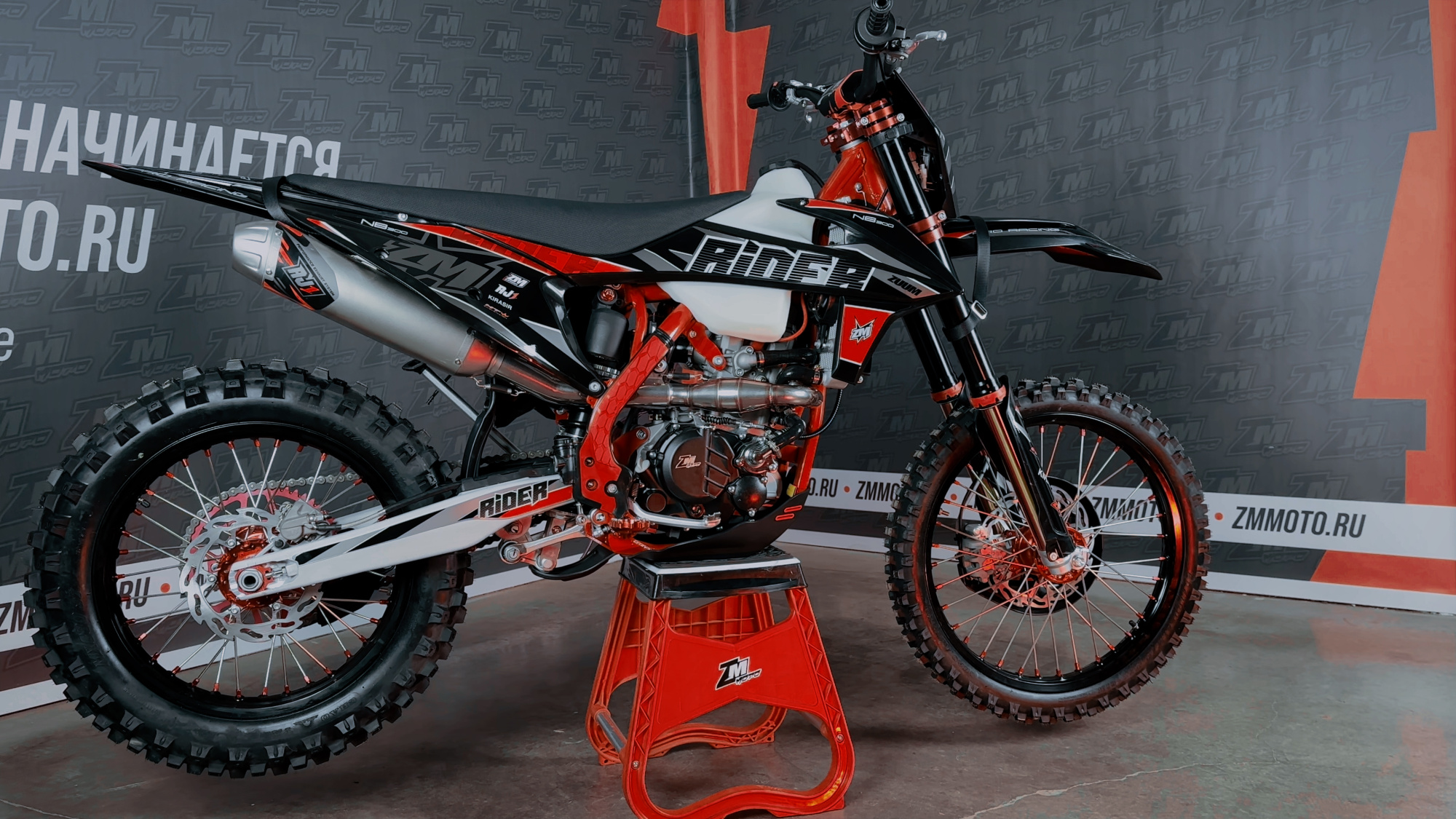 C0140.00_05_42_18.Still023